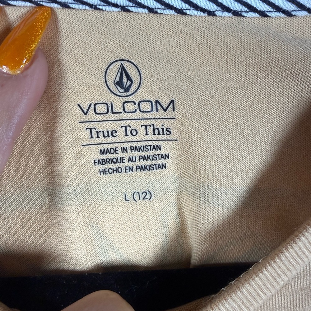 Volcom Kids Beige Long Sleeve Tee. Size large. Cool 😎 - Picture 3 of 9